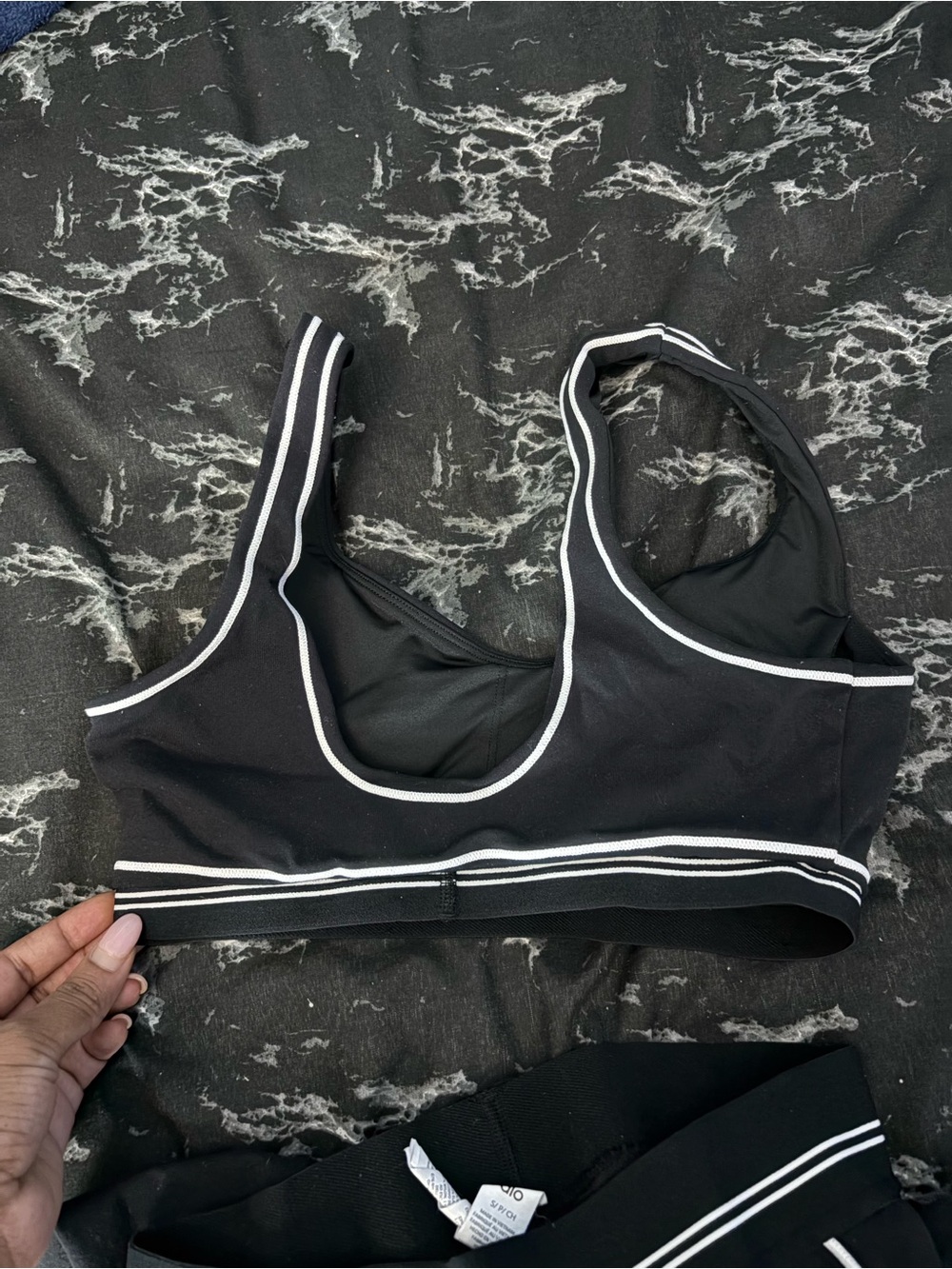 Alo bra in black - Picture 2 of 3